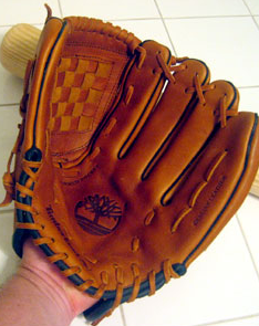 Baseball_glove_front_back.png